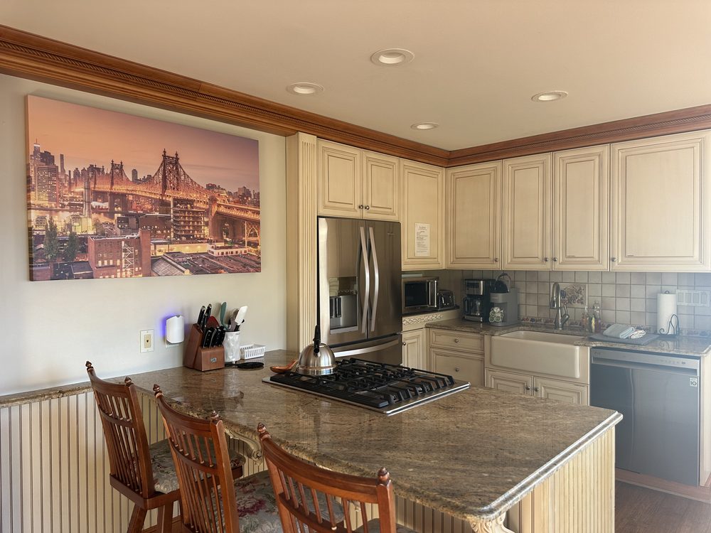 Queens: kitchen